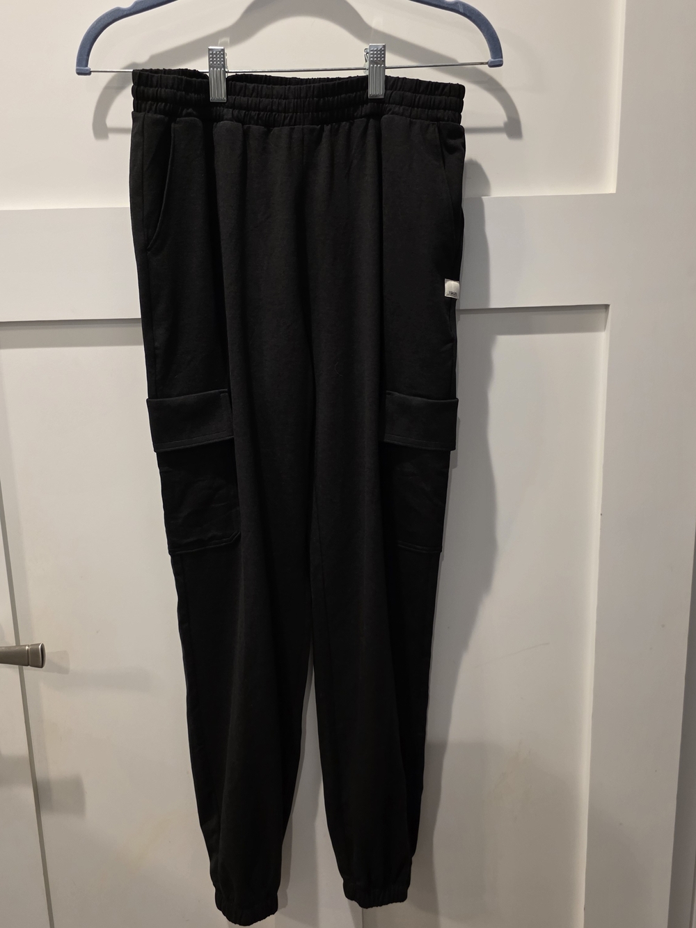 Vuori Jogger Pants Womens S Black Boyfriend Cargo DreamKnit Preppy Gym Workout